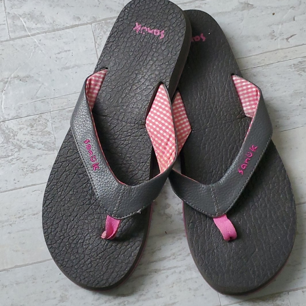 Sanuk yoga slippers